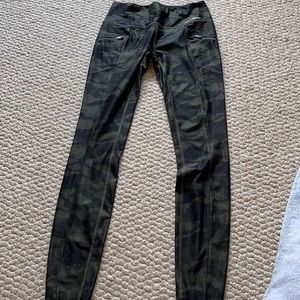 Eddie Bauer camo leggings